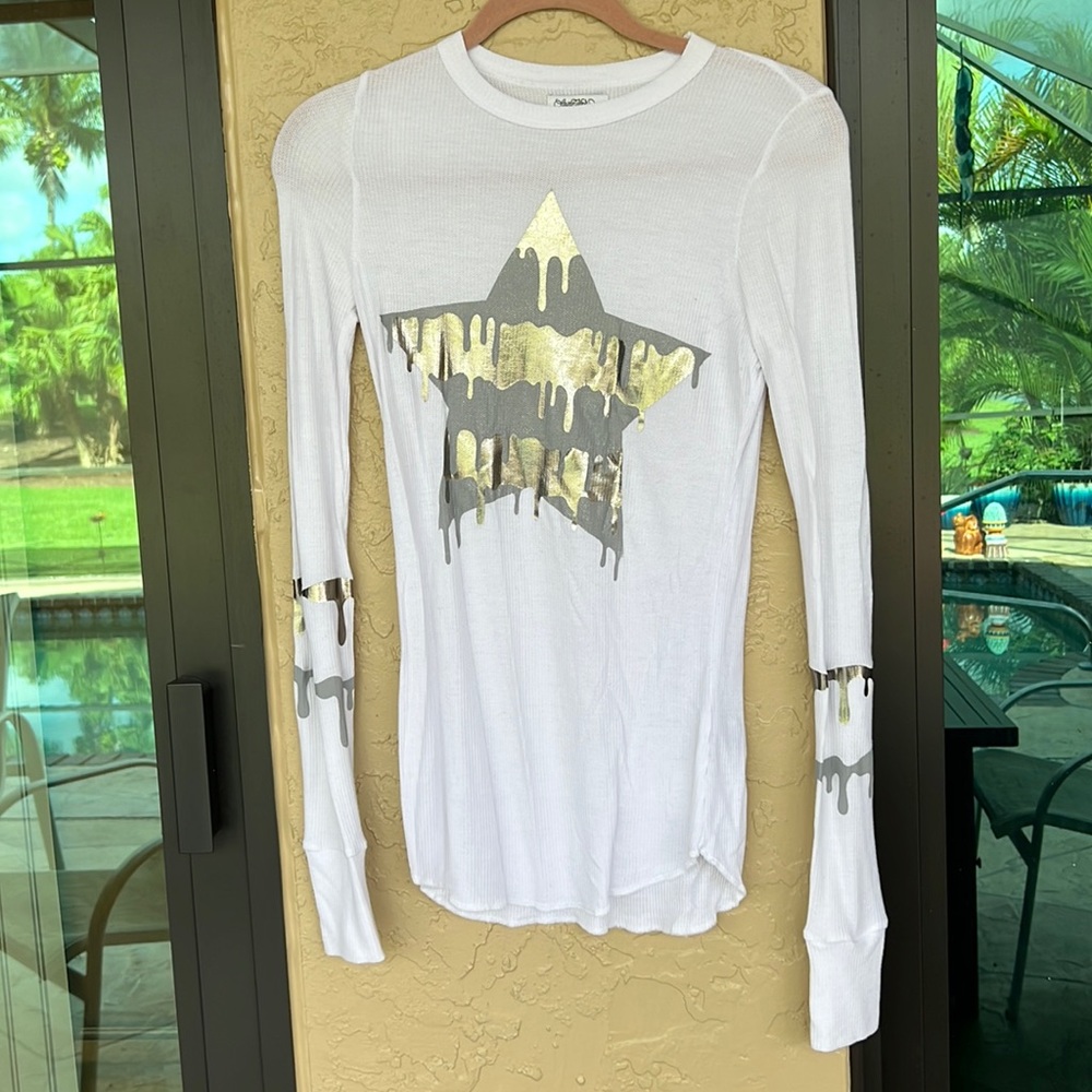 Lauren Moshi xs ribbed long sleeve T with cool design